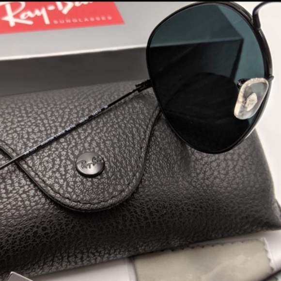LIKE NEW RayBan Aviator RB3025 Black Ray ban Sunglasses - Picture 7 of 14